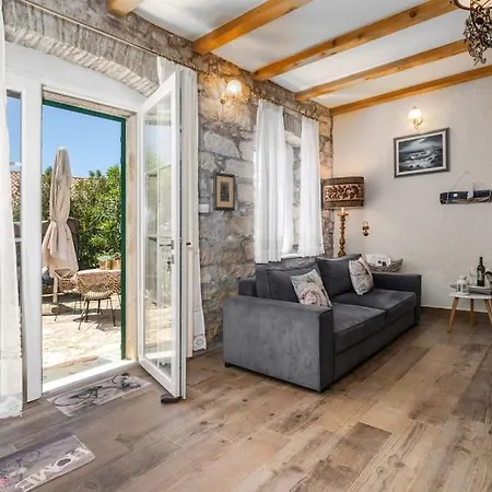 Casa Batana By Briskva Βίλα *